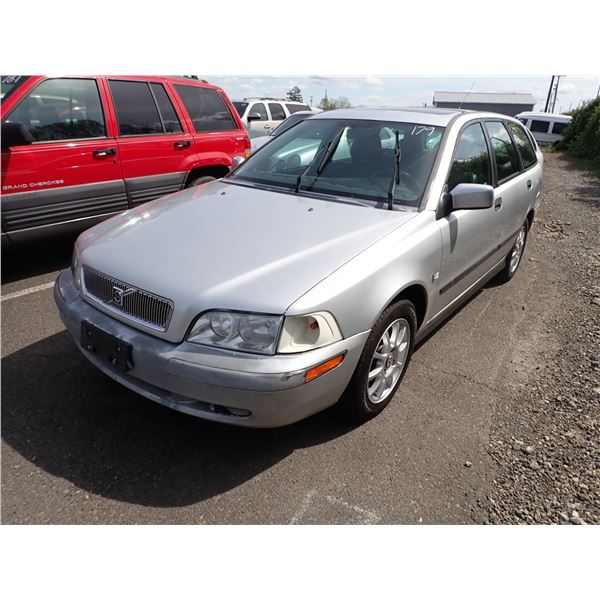 2001 Volvo V40