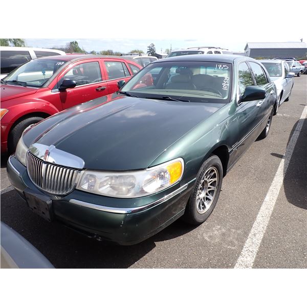 2000 Lincoln Town Car