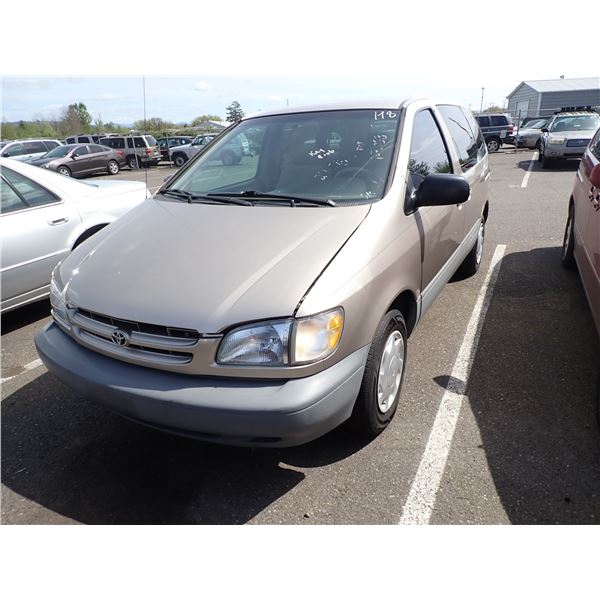 2000 Toyota Sienna