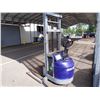 Image 4 : FORKLIFT