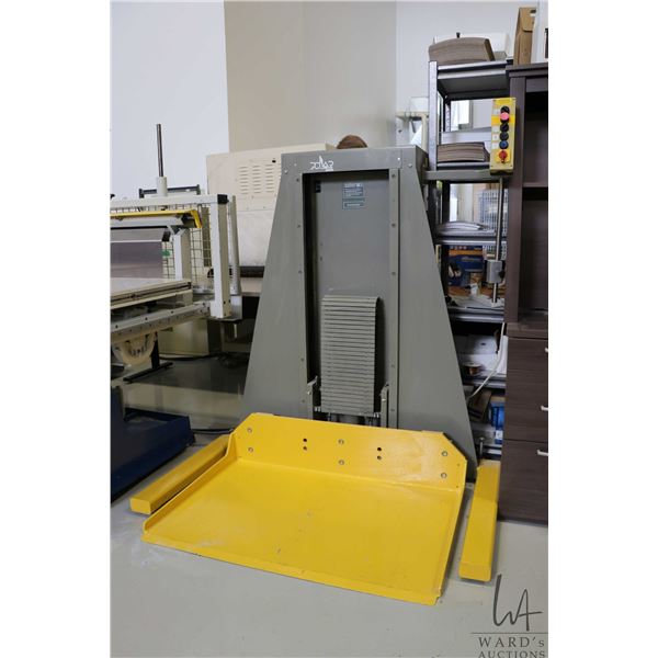 Polar MOHR model L-600-W-3 lifter #6472008 with auto height.  -  See video on website shot on March 