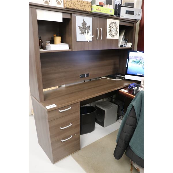 Office suit including desk (30x65x30) and a desk/hutch (67x65x20)