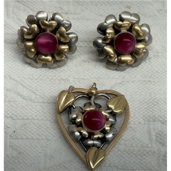 VINTAGE OR ANTIQUE JEWELRY 12K GOLD-FILLED LAYER OVER AN 800-GRADE SILVER BASE FLORAL-THEMED BROOCH 