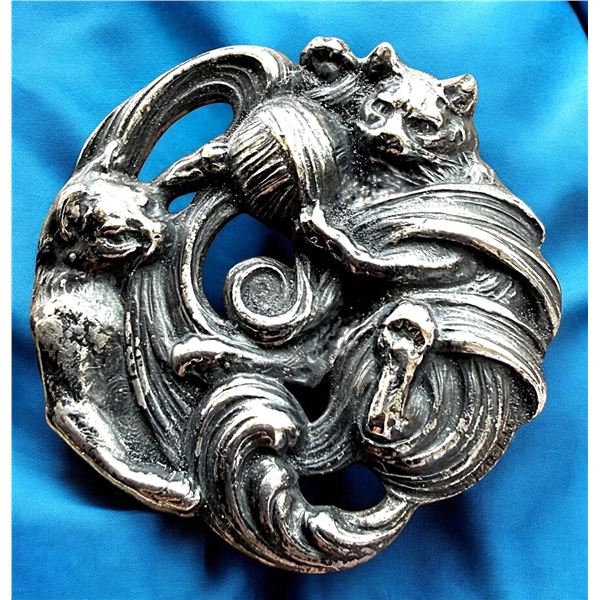 A DIVISION ONE REALISTIC SILVER PICTORIAL BUTTON