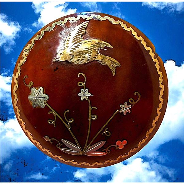 A DIVISION ONE PIQUE INLAY PICTORIAL BUTTON