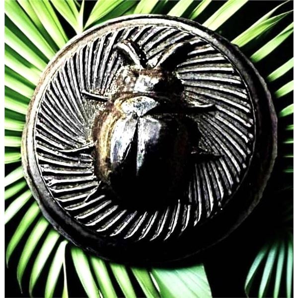 A DIVISION ONE DIMNUTIVE SIZE PICTORIAL BUTTON