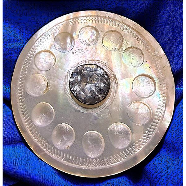 A DIVISION ONE ENGRAVED SHELL BUTTON