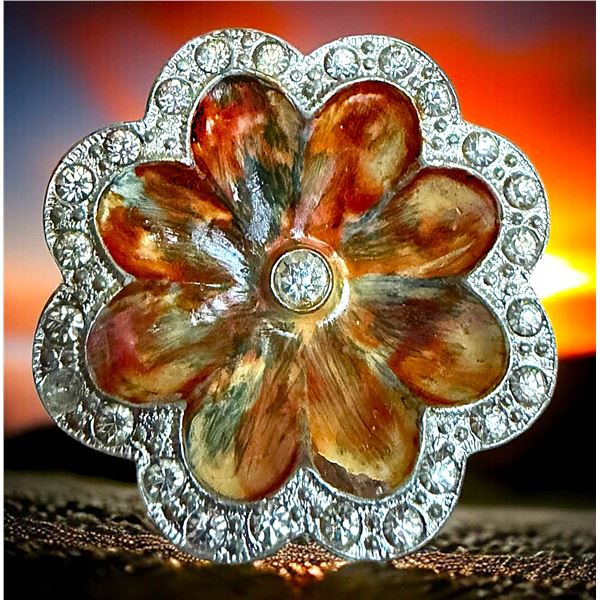 A DIVISION ONE SCALLOPED ENAMEL BUTTON