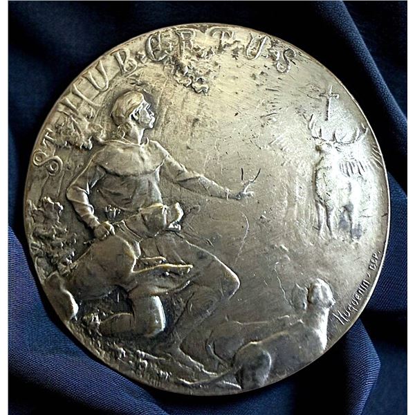 A DIVISION ONE SILVERED BRASS PICTORIAL BUTTON