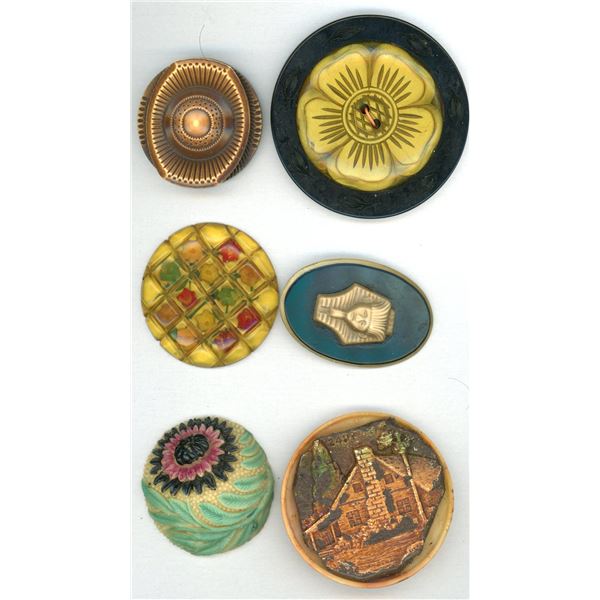 A SMALL CARD OF DIVISION ONE & THREE PLASTIC BUTTONS