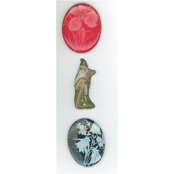 A SMALL CARD OF STUDIO ARTIST CERAMIC BUTTONS