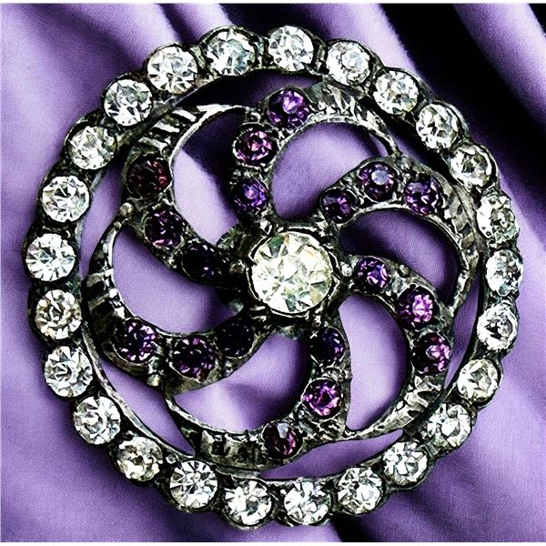 A DIVISION ONE SPARKLING "GLiTZ" BUTTON