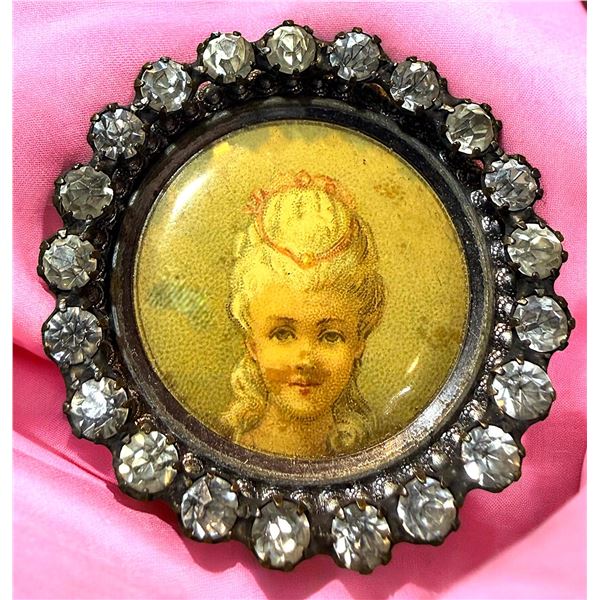 A DIVISION ONE LOVELY LADIES HEAD BUTTON