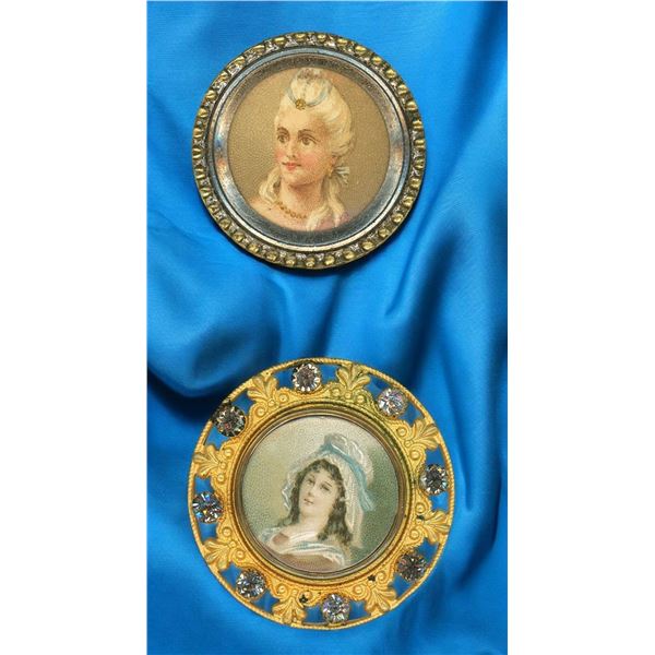 A SMALL CARD OF DIVISION ONE FEMALE BUTTONS