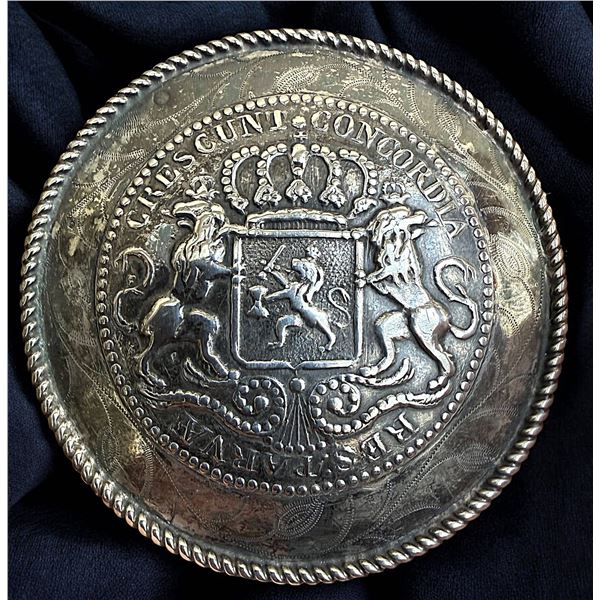 A DIVISION ONE PICTORIAL AND VERBAL SILVER BUTTON