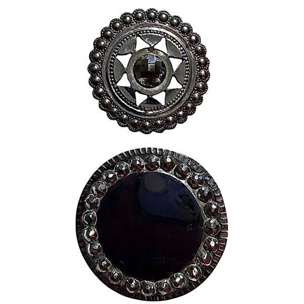 A SMALL CARD OF DIVISION ONE STEEL BUTTONS