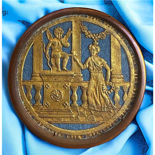 A DIVISION ONE GOLD CUTOUT SCENE UNDER GLASS BUTTON