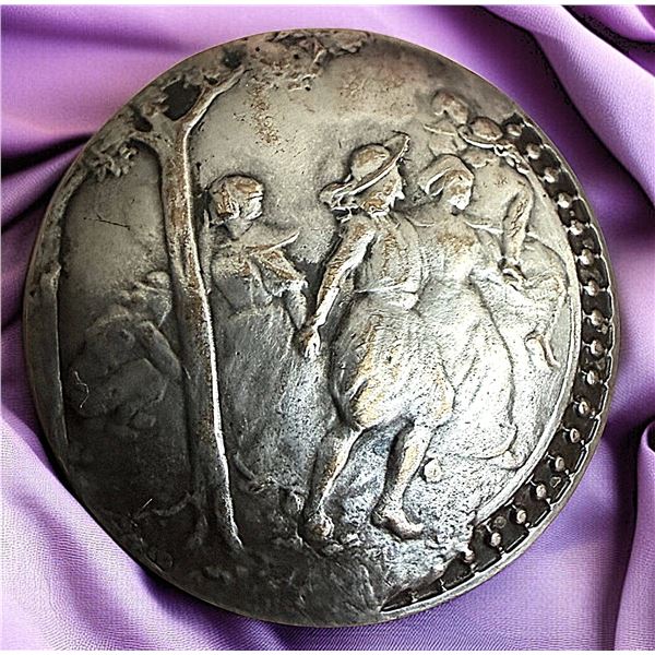 A DIVISION ONE SILVERED BRASS PICTORIAL BUTTON