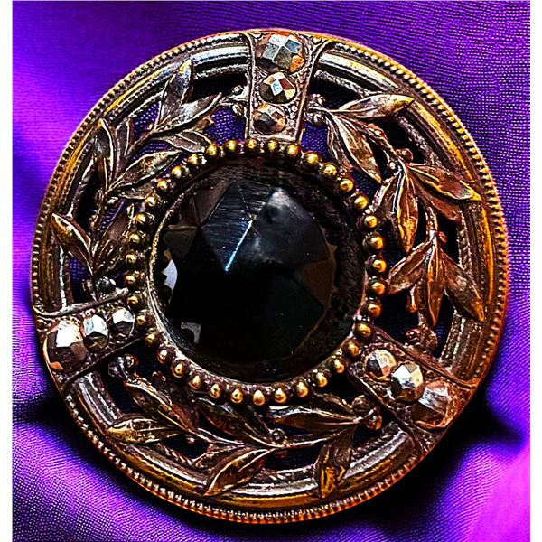 A DIVISION ONE GLASS IN METAL BUTTON