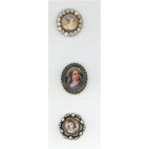 A SMALL CARD OF DIVISION ONE HEAD PICTORIAL BUTTONS