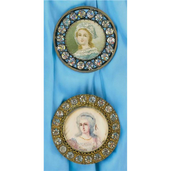 A SMALL CARD OF DIVISION ONE FEMALE BUTTONS