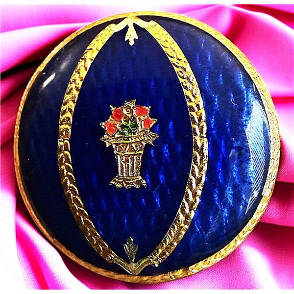 A DIVISION ONE MULTI TECHNIQUE ENAMEL PICTORIAL BUTTON