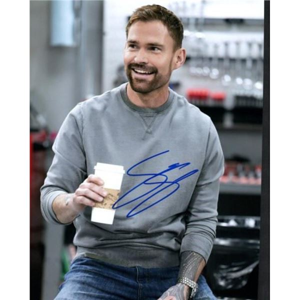 Tracker Justin Hartley facsimile signed photo