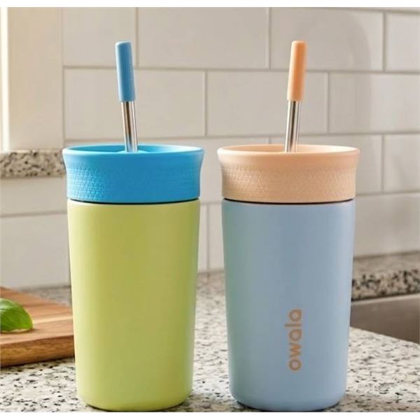 2 Reusable Drinking Cups With Lids and Straws