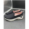 Image 2 : Skechers Arch Fit Slip-On Shoes, SN 56126, US Size 9, Black/Pink