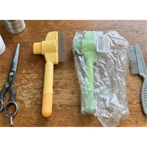 2-Piece Pet Hair Removal Tool Set, Yellow and Green, Model X004RO10VJX
