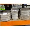 Image 2 : 32-Piece Ceramic Dinnerware Set With Ribbed Design