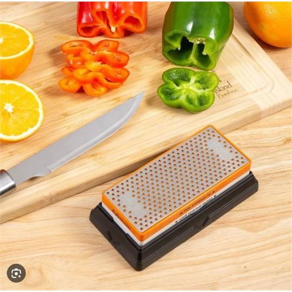 Realtree Sharpening Set 1652010 with 2 Diamond Sharpening Surfaces