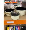 Image 6 : Ceramic Coated Cookware with Gold-Tone Handles and Glass Lids