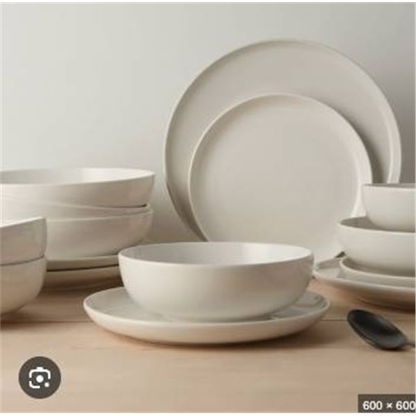 16-Piece Porcelain Dinnerware Set by Hampton Forge, Model TW-02-31967