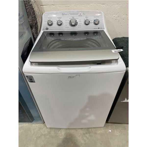 GE Top-Load Washer Model GTW680BMR1WS With Control Panel and Wash Tub