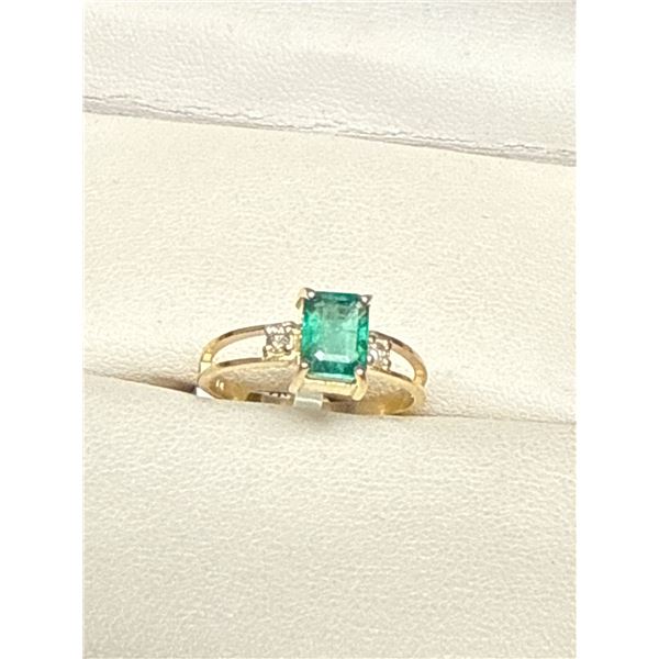 $3300 Appraised - 10k Gold Ring 0.98ct Emerald and 0.04ct Diamonds