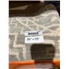 Image 3 : 36 in x 48 in Gray and White Patterned Rug