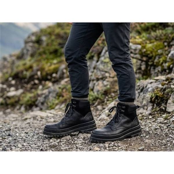 Kamik Menâ€™s Black Lace-Up Boots, Size 11