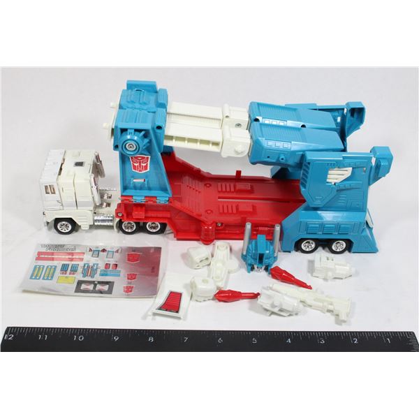 #523 G1 Transformers Ultra Magnus 1986 w/ sticker