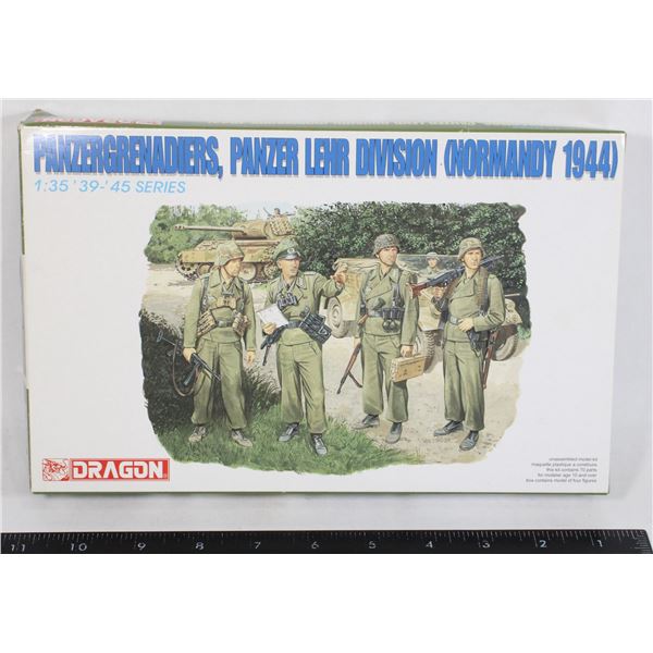 #685 Dragon 1:35 Model Kit WW2 Panzergrenadiers
