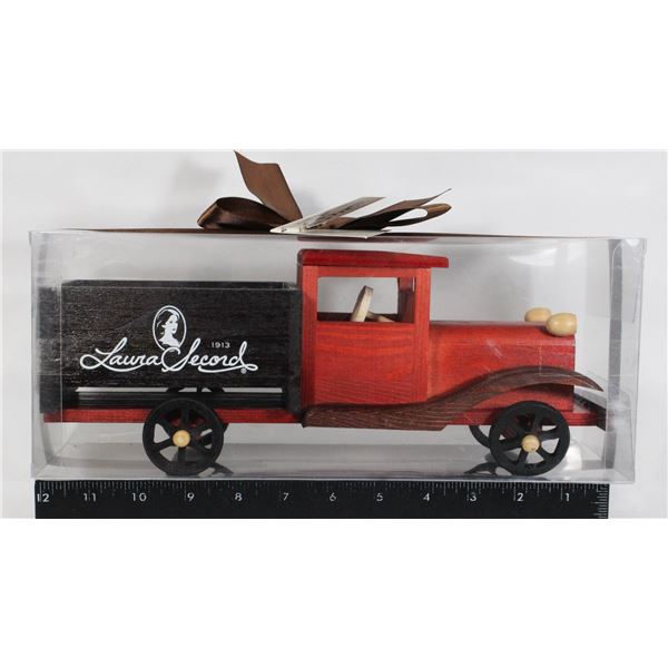 #1002 Laura Second Wood Truck w/ box