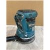 Image 4 : Makita 18V Palm Sander DBO180