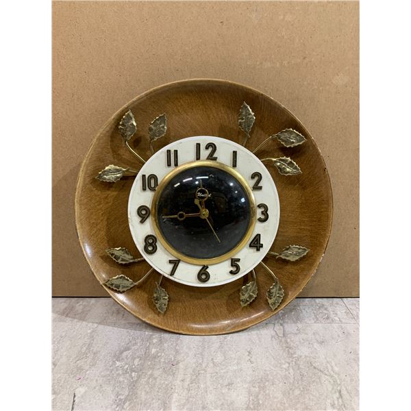 Vintage United Clock With Metal Leaves