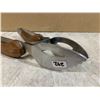 Image 5 : Man-Law Foldable BBQ Fork - Rosewood Handle