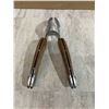 Image 6 : Man-Law Foldable BBQ Fork - Rosewood Handle