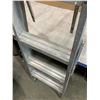 Image 12 : Aluminum 4 Step - Step Ladder