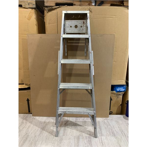 Aluminum 4 Step - Step Ladder