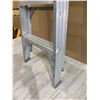 Image 3 : Aluminum 4 Step - Step Ladder