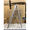 Image 4 : Aluminum 4 Step - Step Ladder