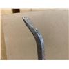 Image 4 : 3 Foot Tall Solid Steel Crow Bar